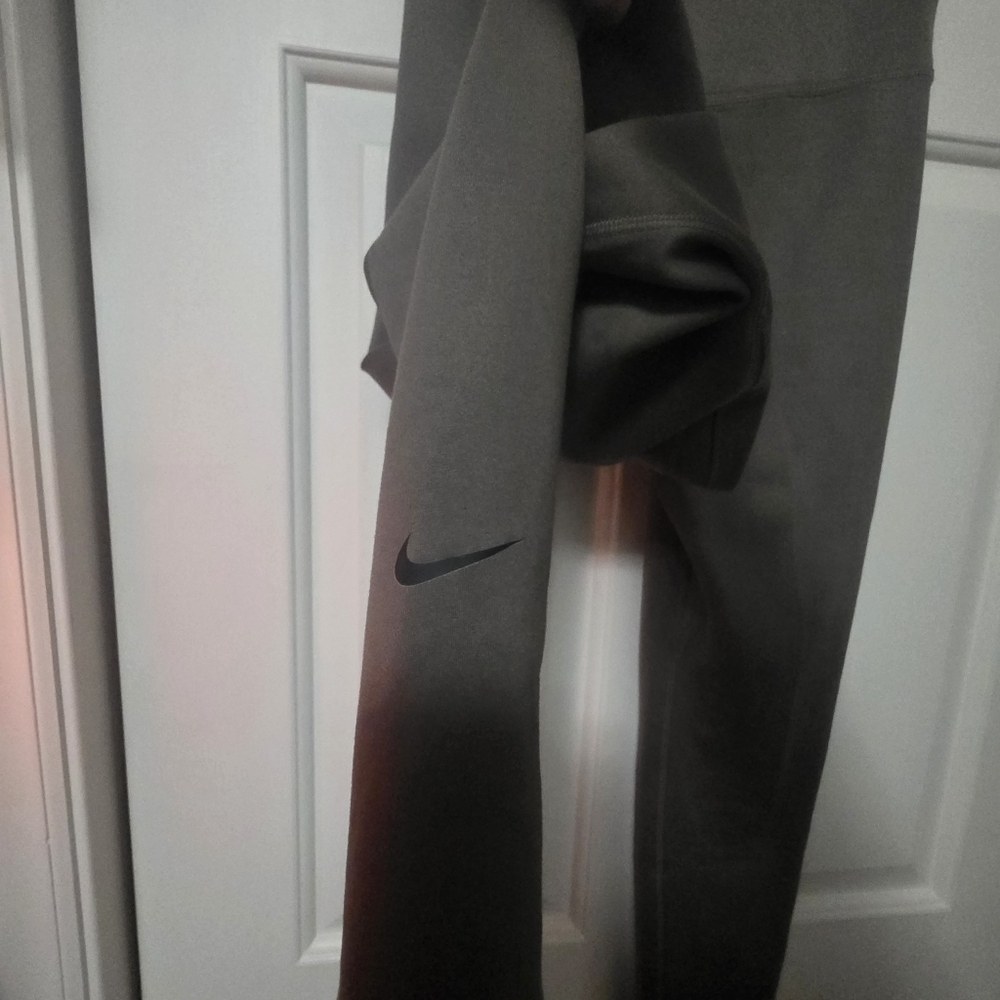 Nike Therma Fit One Mid Rise Leggings Size Small Olive Green - Picture 6 of 10